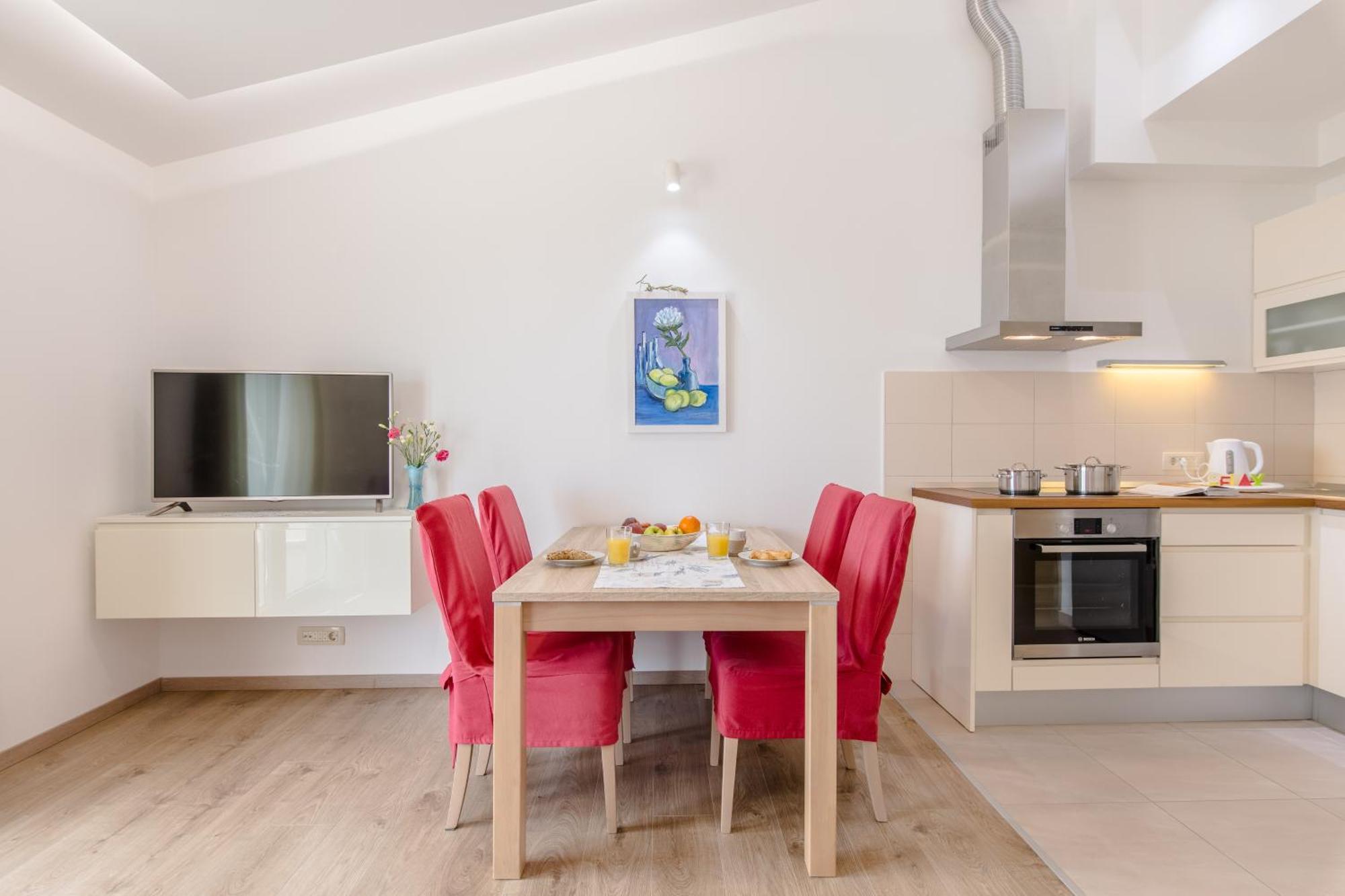 Apartments Kadenca Omis Bilik gambar