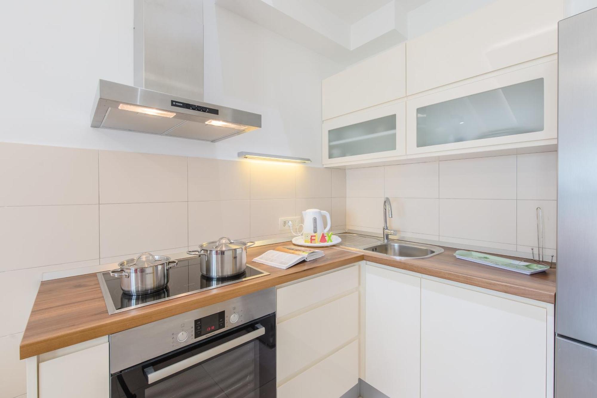 Apartments Kadenca Omis Bilik gambar